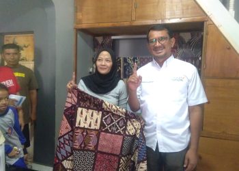 Helmi Budiman Kunjungi Kampung Batik di Garut Kota,  Berharap Kerajinan Batik Dilestarikan