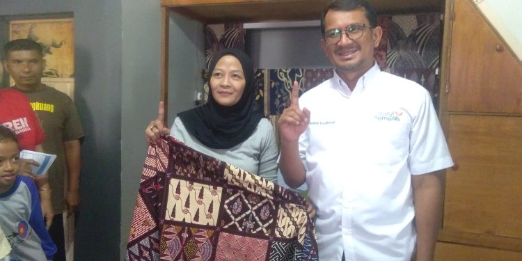 Helmi Budiman Kunjungi Kampung Batik di Garut Kota, Berharap Kerajinan Batik Dilestarikan