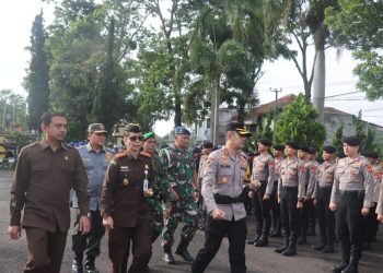 Apel Gelar Pasukan Ops Lilin Lodaya di Polres Garut