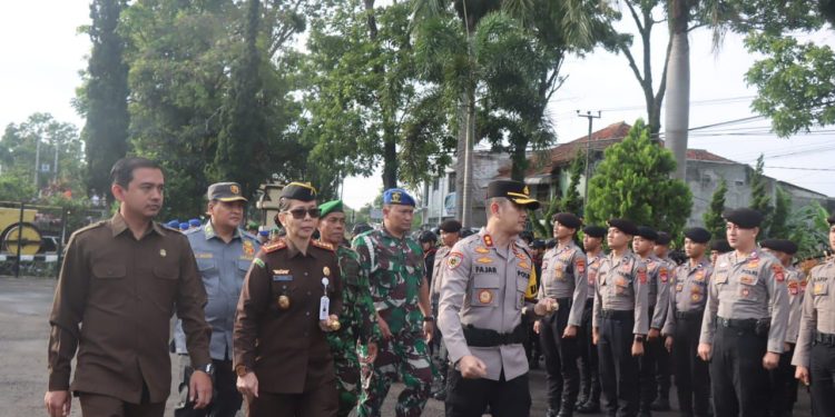 Apel Gelar Pasukan Ops Lilin Lodaya di Polres Garut