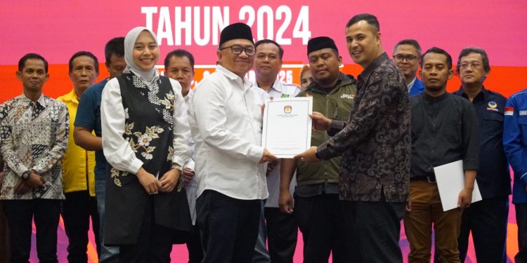 KPU Garut Tetapkan Abdusy Syakur Amin dan Luthfianisa Putri Karlina sebagai Bupati dan Wakil Bupati Terpilih