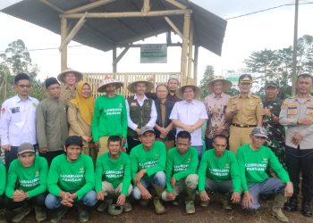 Baznas Pusat Bersama BNPT Berikan Bantuan Modal Pada Kelompok Tani Itikurih Desa Pasirkiamis