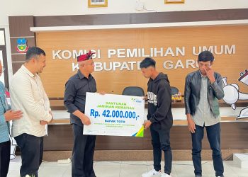 KPU Kabupaten Garut Salurkan Santunan Jaminan Kematian untuk Petugas Pilkada 2024