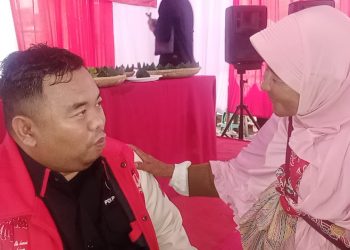 Peringati HUT Megawati Soekarnoputri ke – 78, PDI Perjuangan Garut Potong Tumpeng Bersama Pemulung, Pedagang Asongan dan Pengamen