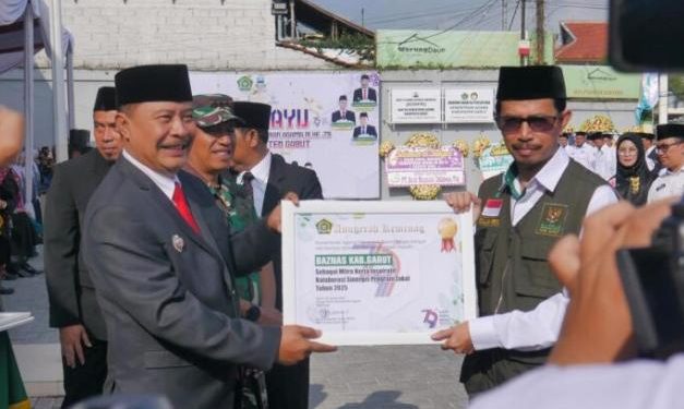 BAZNAS Garut Terima Penghargaan dari Kemenag Garut Sebagai Mitra Kerja Inspiratif dalam Menjalankan Program Zakat