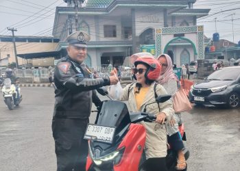 Polres Garut Gelar Patroli Ngabuburi dan Bagi-bagi Takjil pada Bulan Suci Ramadhan