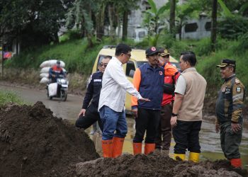Tinjau Lokasi Banjir, Bupati Garut Pastikan Upaya Penanggulangan Berkelanjutan