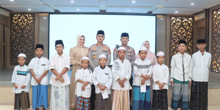 Kapolres Garut Buka Bersama dengan Anak Yatim Piatu dan Berikan Santunan