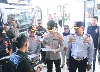 Menjelang Arus Mudik Lebaran 2025, Kapolres Garut Laksanakan Ramp Check Kendaraan Angkutan Umum dan Tes Urine