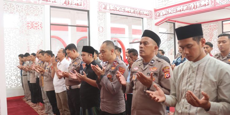 Doakan Korban Tragedi Grebek Sabung Ayam, Polres Garut Gelar Shalat Ghaib