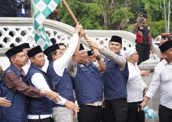 Bupati Garut Lepas Keberangkatan 435 Jamaah Haji Kloter 05 Gelombang 1, Harapkan Haji Mabrur