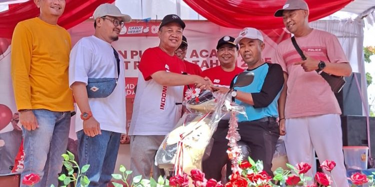 Karyawan Perumda Tirta Intan Garut Meriahkan HUT RI dengan Jalan Sehat