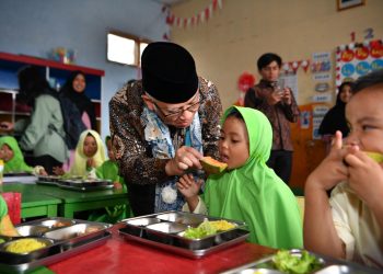 Wakil Kepala BGN :  Perintahkan Relawan dan Ahli Gizi untuk Konsumsi Makanan yang Dibuat di SPPG Sebelum Dibagikan