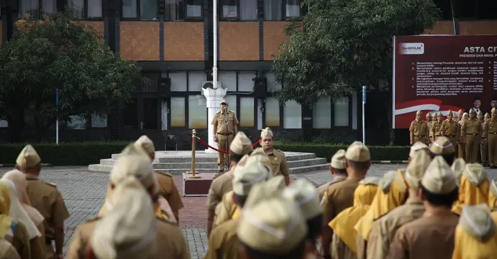 Bupati Garut Pimpin Apel Gabungan, Instruksikan Layanan Dasar Tetap Maksimal