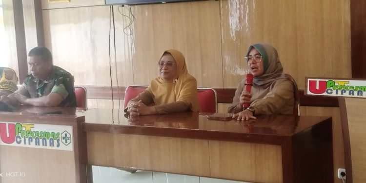 Bidan Husnul Tak Kuasa Menahan Tangis Saat Pisah Sambut Kepala Puskesmas Cipanas Yang Diiringi Tangis Hadirin