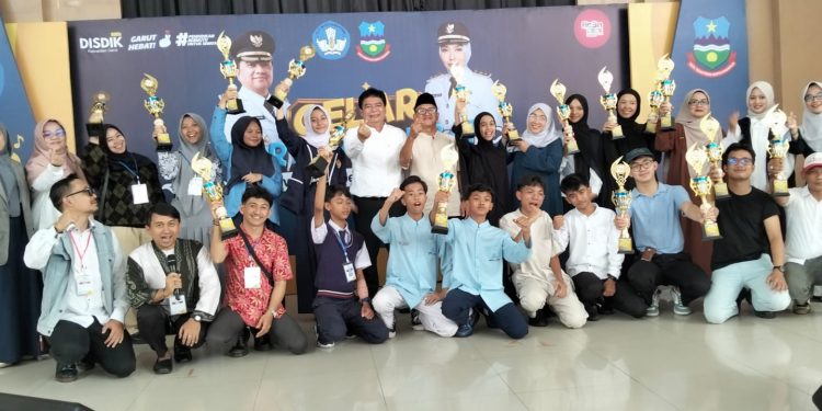 SMP Negeri 1 Garut  Raih Juara Umum  Festival Lomba Seni dan Sastra Siswa Nasional (FLS3N) Tingkat Kabupaten Garut Tahun 2026